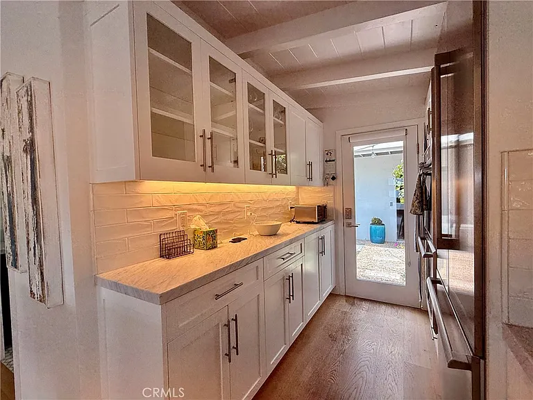 234 La Brea St — Photo 5