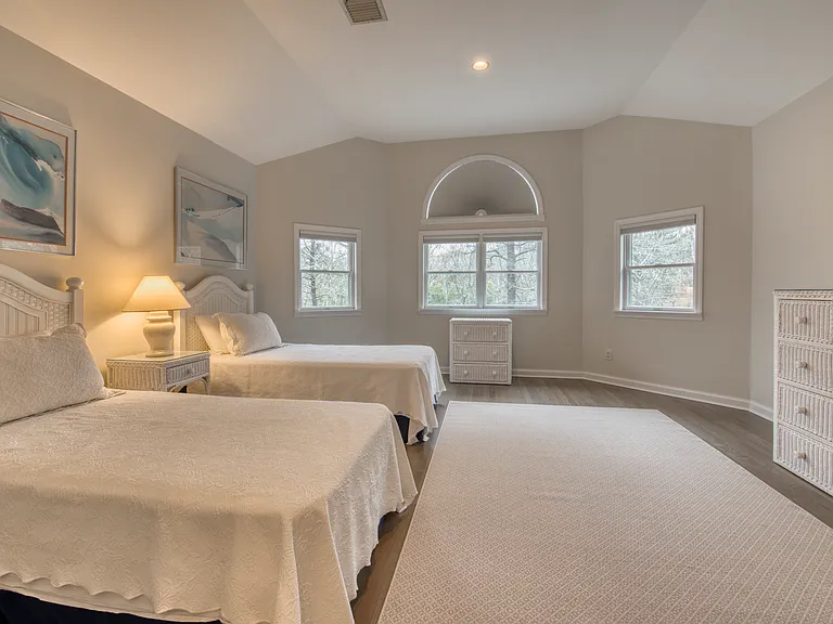 1611 Deerfield Rd — Photo 18