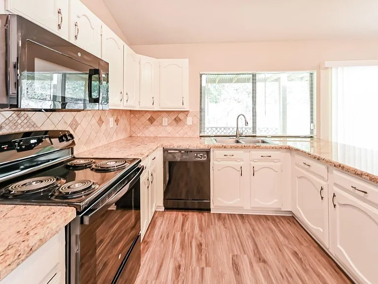 22710 Melham Ln — Photo 6