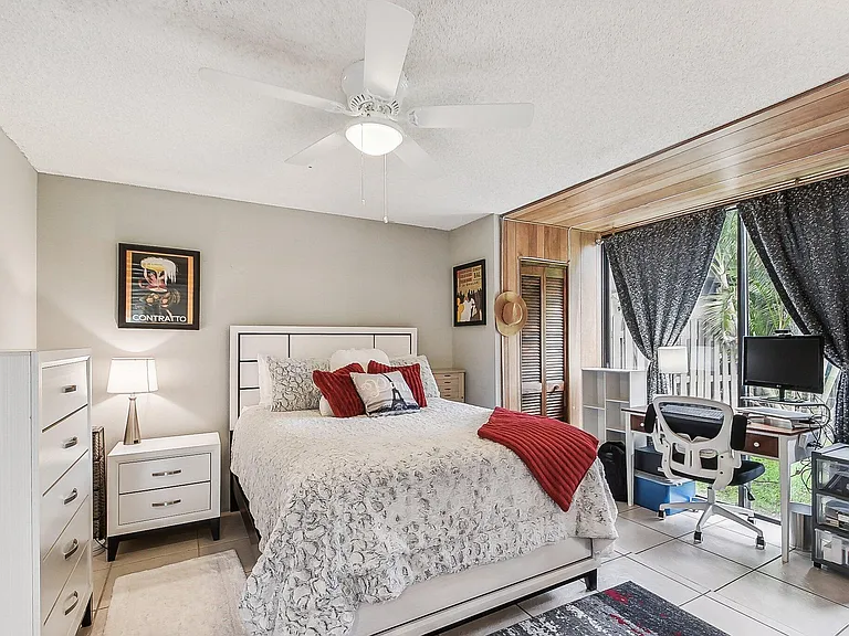 11063 Oakdale Rd — Photo 17