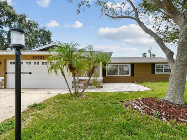 10931 Hammock Dr, Largo, FL 33774