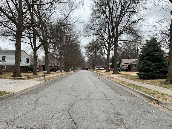 4th image of 2400 S 36th St