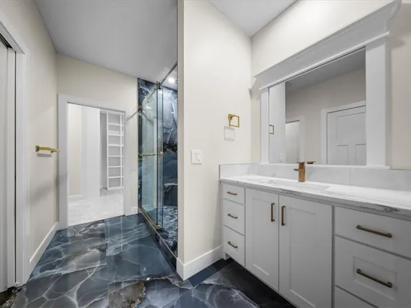 4728 E 139th St, Grandview, MO 64030