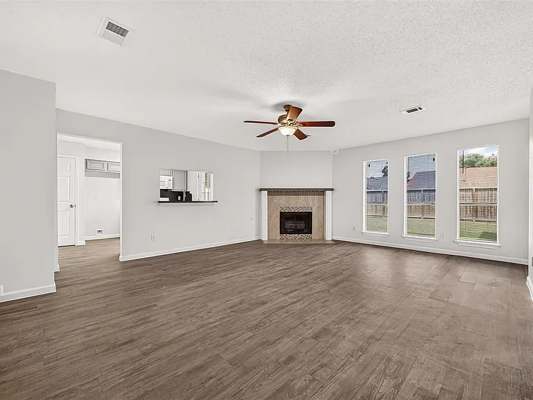7407 Cortes Dr — Photo 4