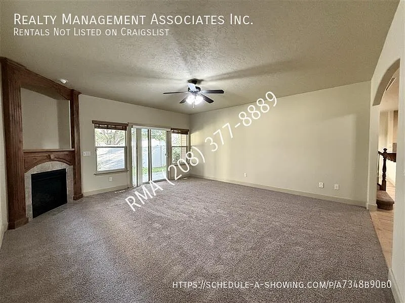 Luxurious 3-Bedroom, 3-Bath Townhouse with Bonus Room — Photo 3