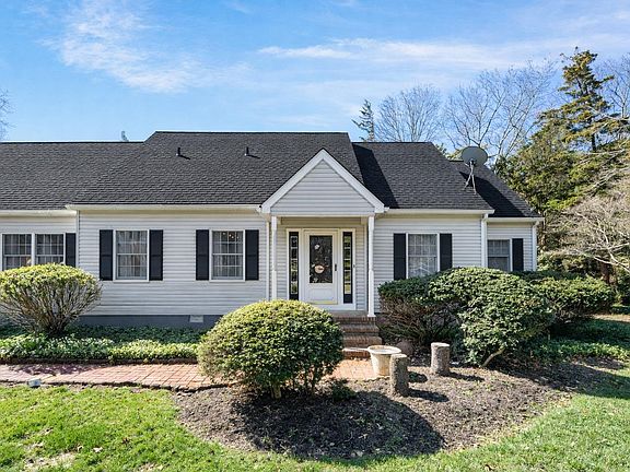 2nd image of 13 Brook Ridge Rd