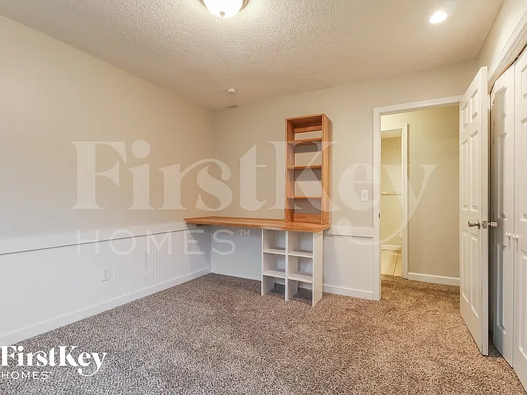 7939 N Campbell St — Photo 8