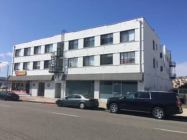 1st image of 1637 Cabrillo Ave