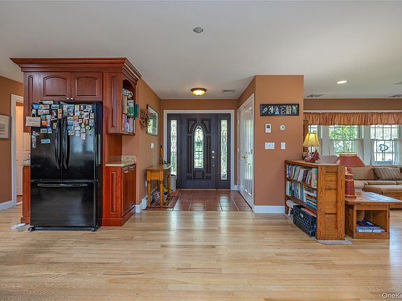 5th image of 302 Laurel Road