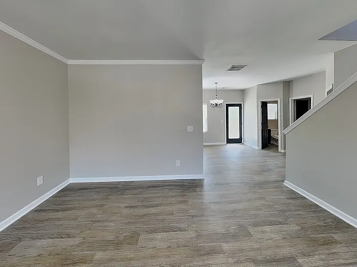 1048 Regency Dr — Photo 4