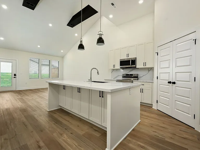 100 & 102 Amberwood Ct — Photo 34