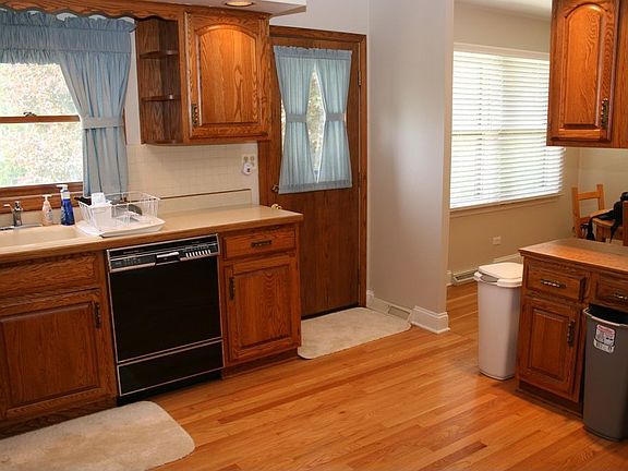 3rd image of 1103 E Barberry Ln