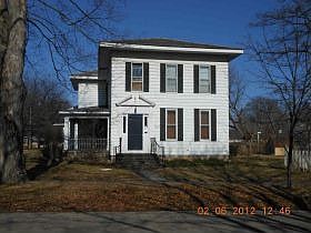 2nd image of 220 W Oak St