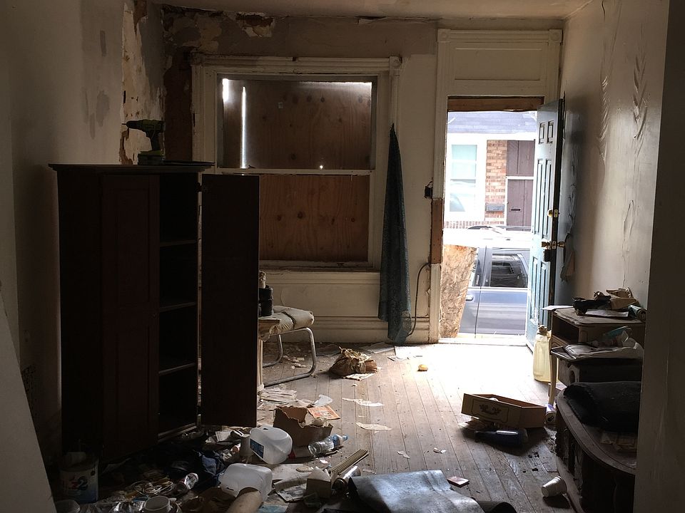 2nd image of 119 W Elm St