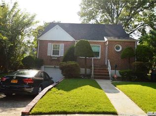 4 Firethorne Ln, Valley Stream, NY 11581