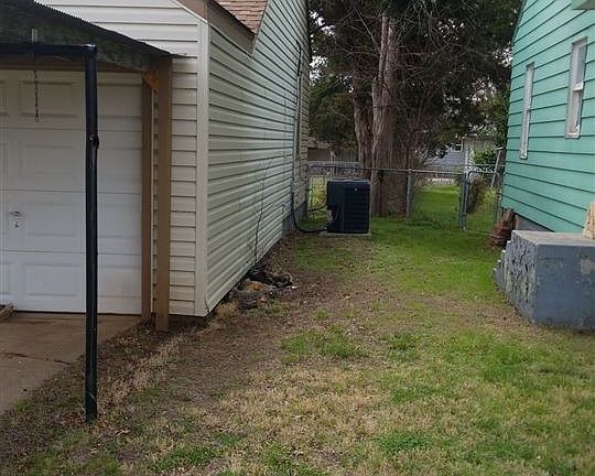 2nd image of 1910 NW Oak Ave