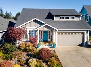 715 SE 43rd St, South Beach, OR 97366