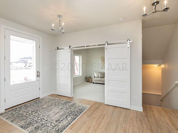 3rd image of 123 25th Ave E