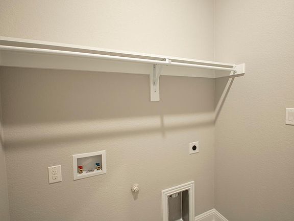 5th image of 426 Jasmine Dr