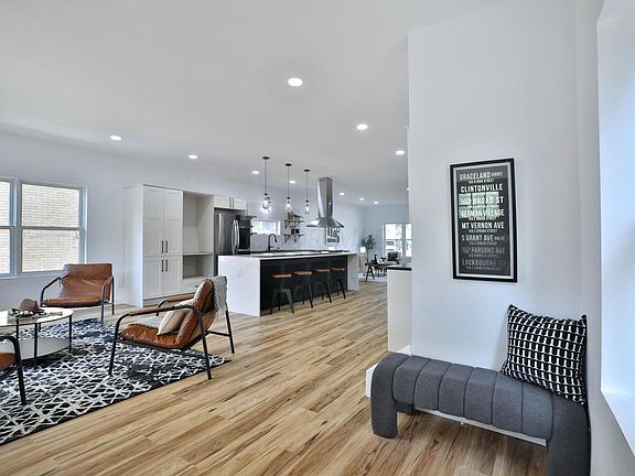 5th image of 628 Oakwood Ave