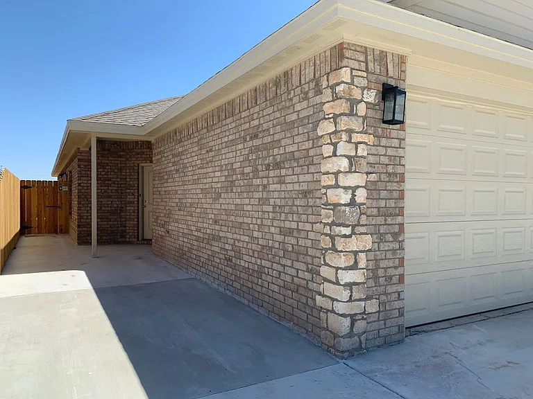 1217 Preston Trl — Photo 2