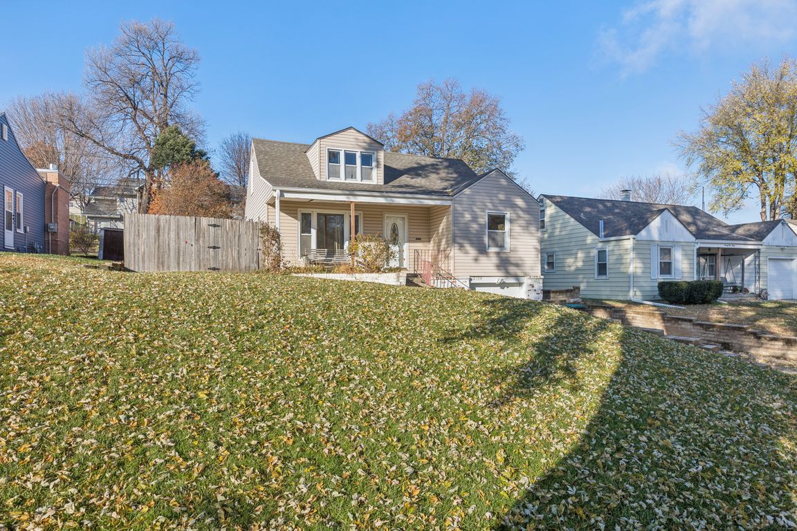 7547 - 2134 S 48th St_001.jpg