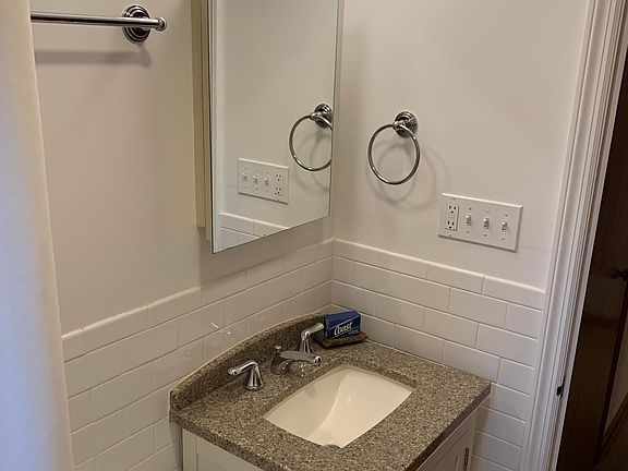 5th image of 127 Fairlawn Dr