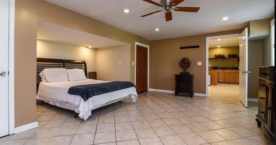 1 bed, 1000 sqft, $1,350 — Photo 2