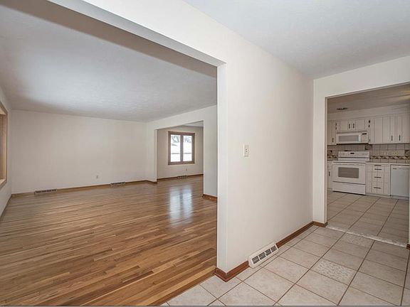 4th image of 7655 Yorktown Ln