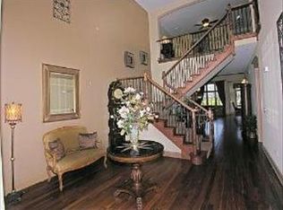702 Oliviabrook Dr, Oakbrook Terrace, IL 60181