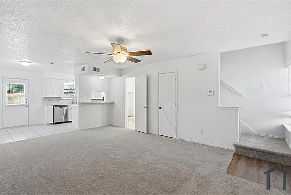 201 Cambridge Dr — Photo 4