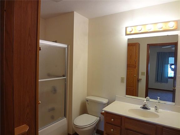 3rd image of 613 W Gaston Dr