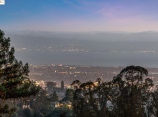 6827 Ridgewood Dr, Oakland, CA 94611