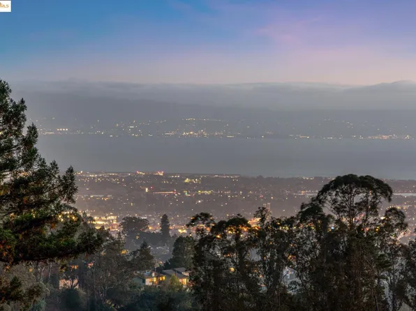 6827 Ridgewood Dr, Oakland, CA 94611