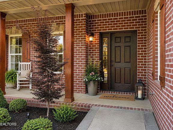 2nd image of 4505 Mockingbird Ln