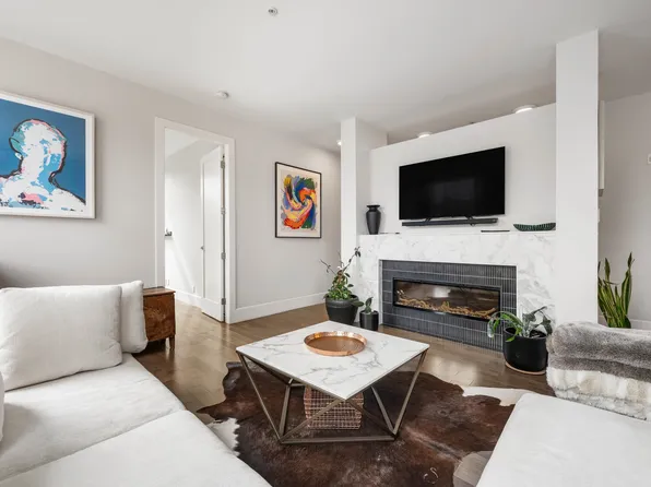 2108 W 12th Ave #204, Vancouver, BC V6K 2N2