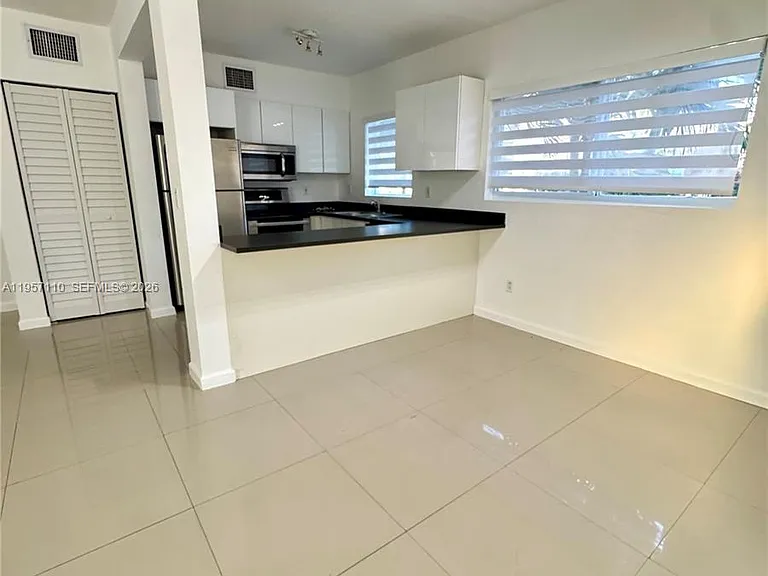 8035 Crespi Blvd #1 — Photo 7