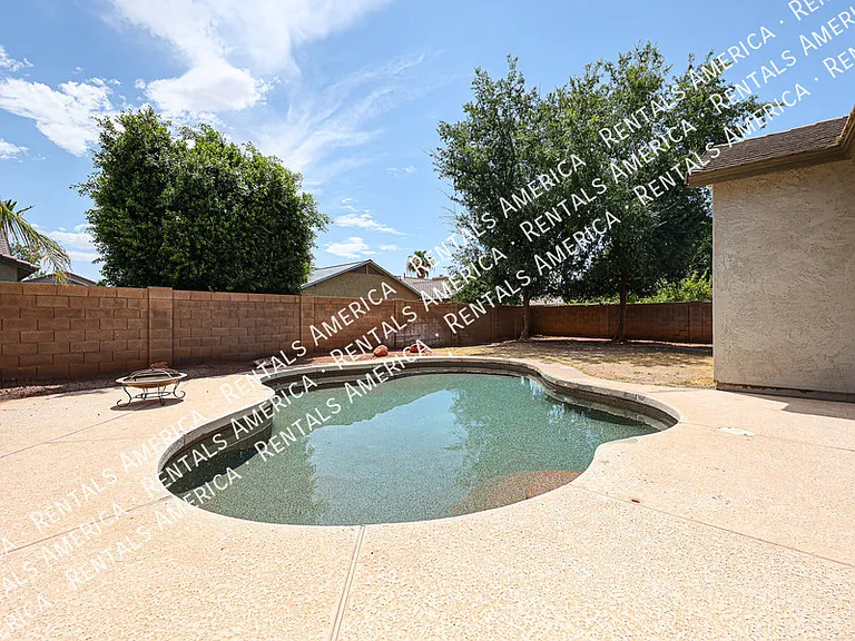 2211 W Olive Way — Photo 40