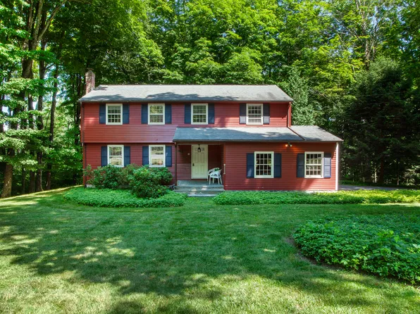 8 Red Stone Drive, Simsbury, CT 06089