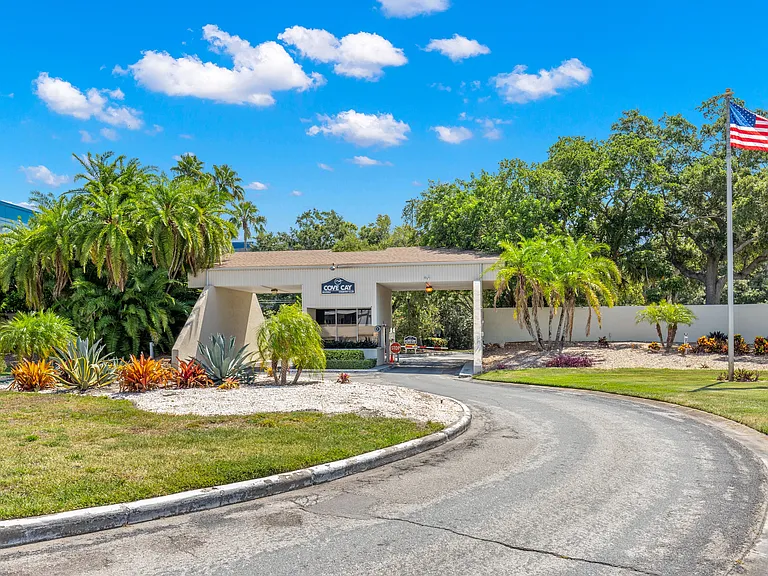2700 Cove Cay Dr #3F — Photo 34