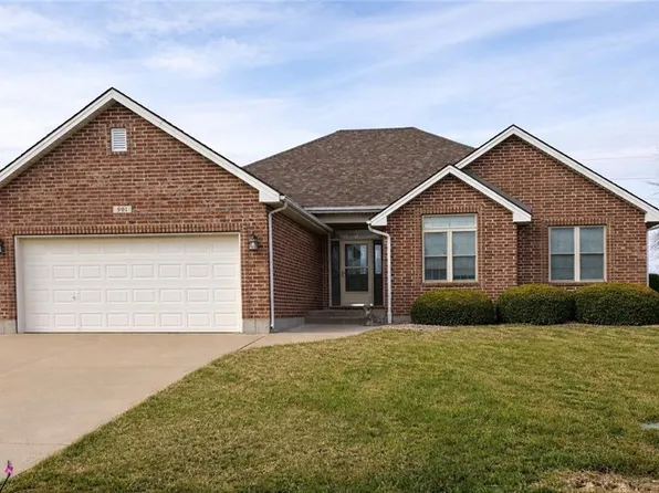 901 Tall Grass Dr, Pleasant Hill, MO 64080