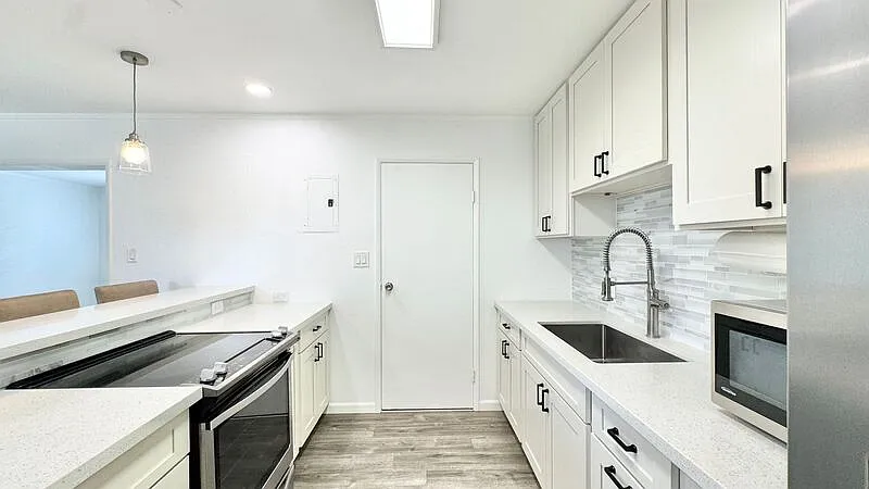 3 bed, 1.5 bath, 1142 sqft, $3,300 — Photo 4