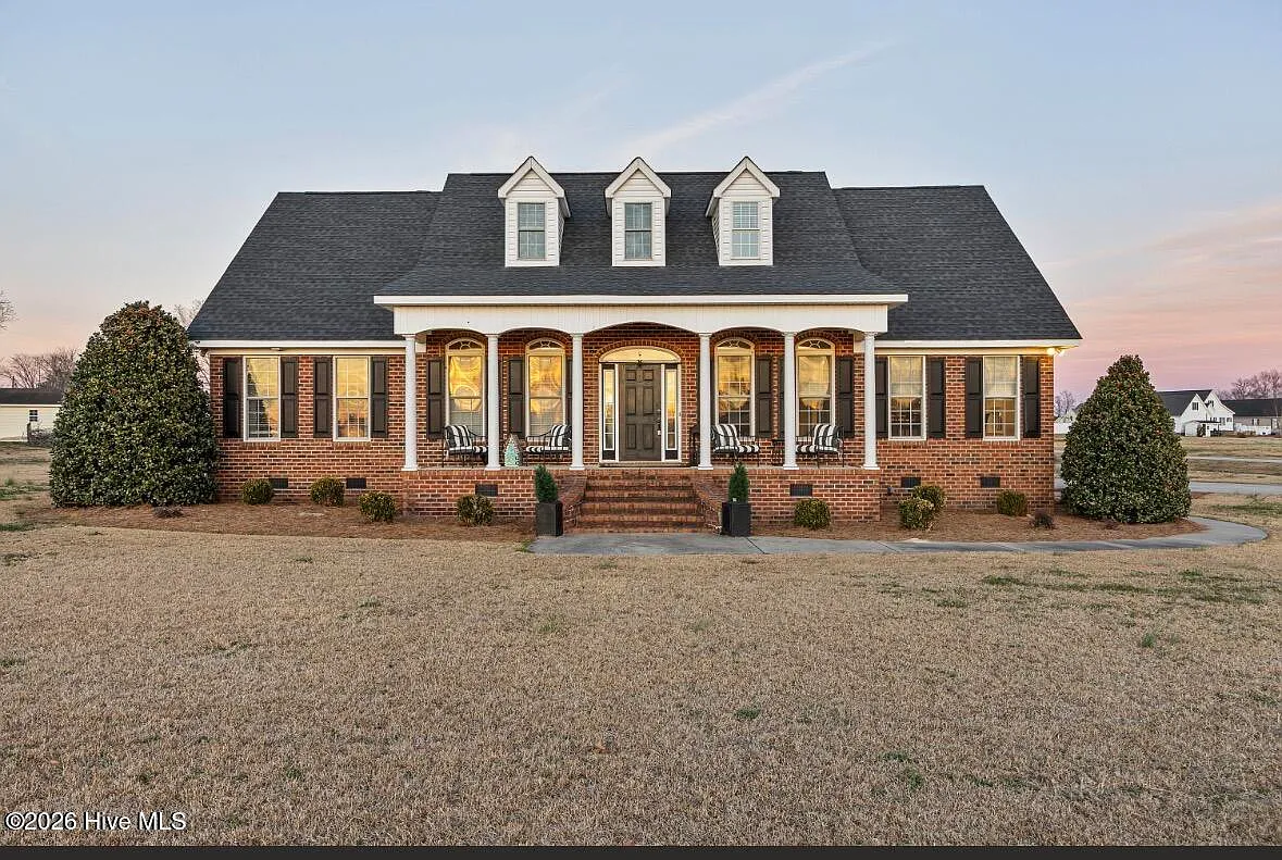 5 bed, 4.0 bath, 3654 sqft, $2,500 — Photo 1