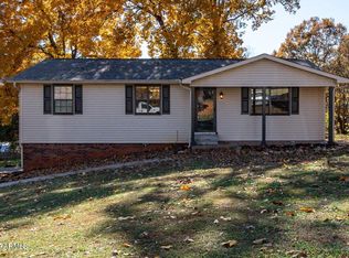 2820 Ridgeview Dr, Maryville, TN 37801