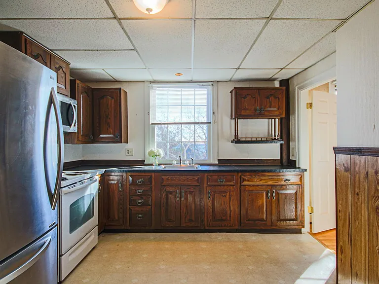 29 Saint Lawrence St #2 — Photo 5