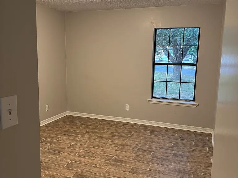 200 Prince Dr #1 — Photo 10