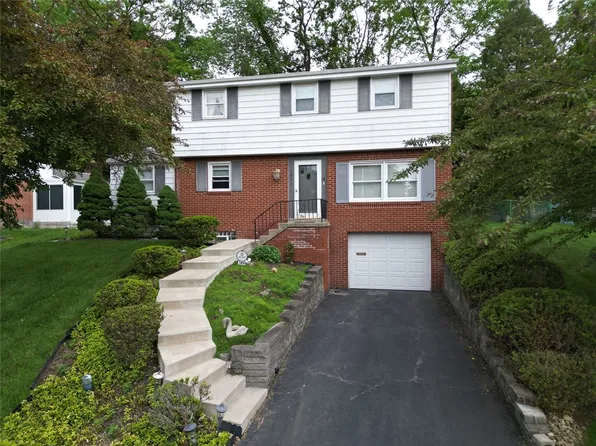 1491 Great Oak Dr, Pittsburgh, PA 15220