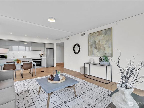 4th image of 450 S Main Street #1012