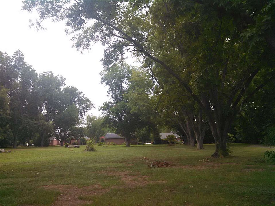2nd image of 1420 S Houston Lake Rd