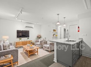 220 2nd St SE #1, Washington, DC 20003